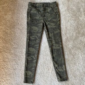 AE Super Stretch High-Rise Camo Jegging Size 6R